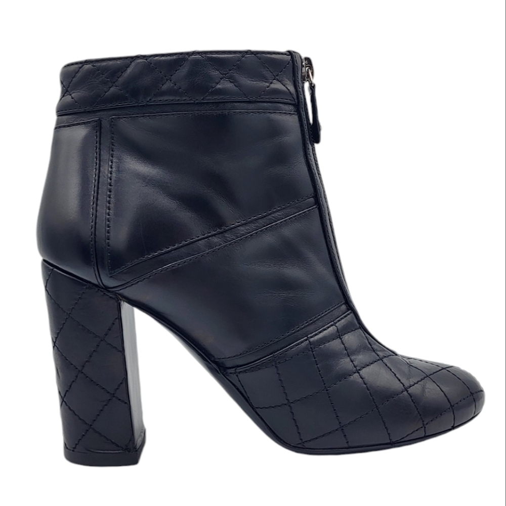 CHANEL Matelasse Quilted Leather Ankle Boots Front Zip Black Booties 37.5 - Picture 6 of 16